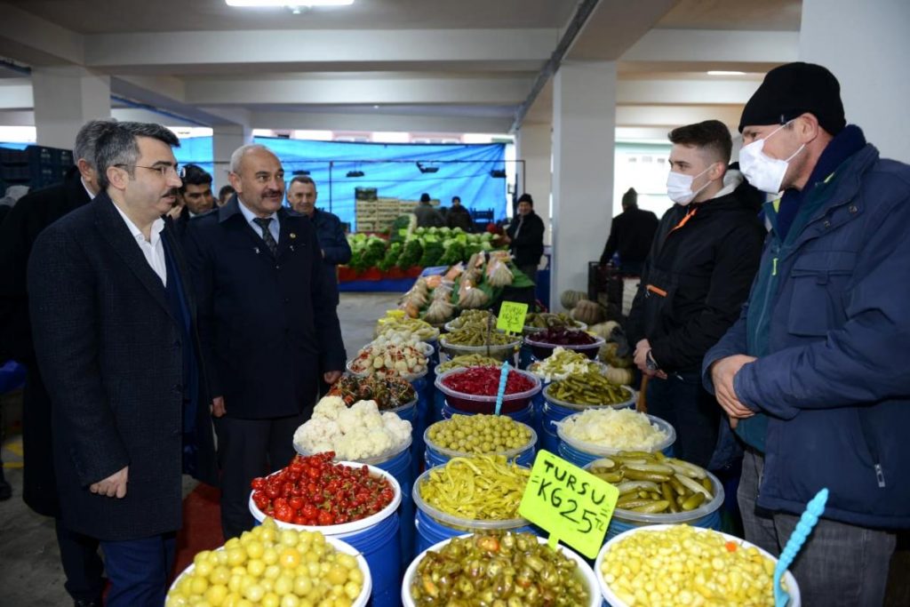 Başkan Yılmaz Sıracevizler pazar esnafı ile buluştu