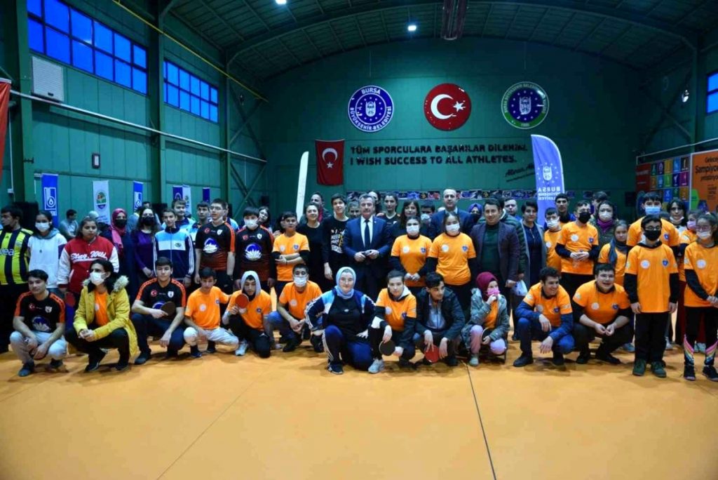 Bursa’da masa tenisinde özel buluşma
