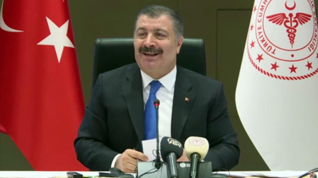 Maske uygulaması ne zaman başlıyor? Gazeteci sordu, Bakan Koca’nın cevabı olay oldu