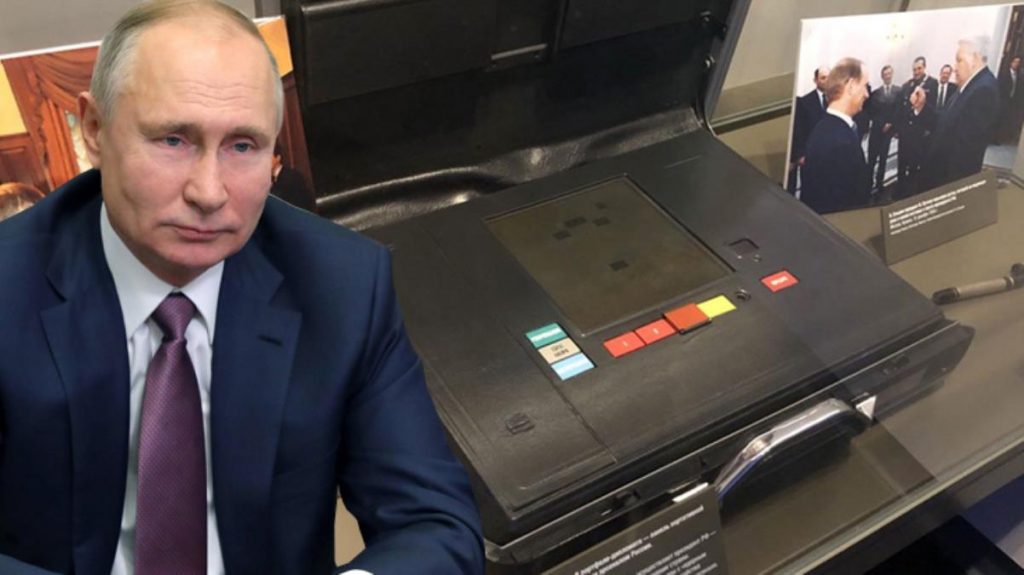 Putin’in nükleer güç tehdidi sonrası tüm gözler yanından ayırmadığı çantaya çevrildi! “Vurun” emrini anında iletiyor