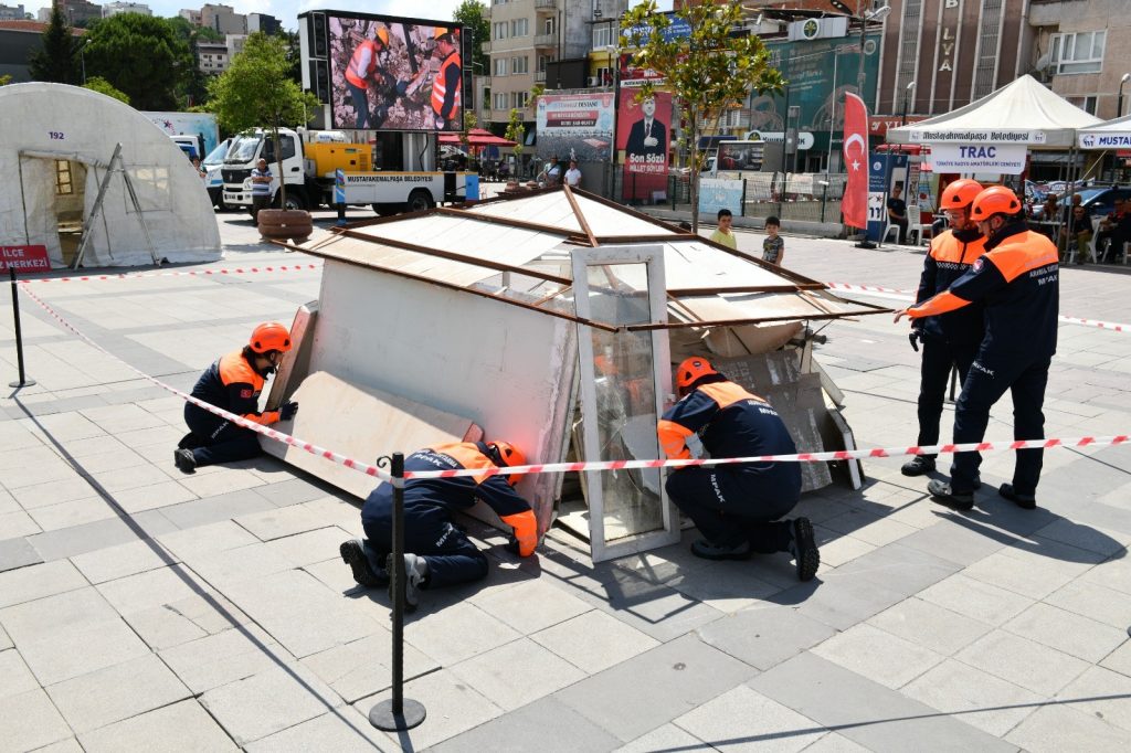 Mustafakemalpaşa’da gerçeği aratmayan tatbikat