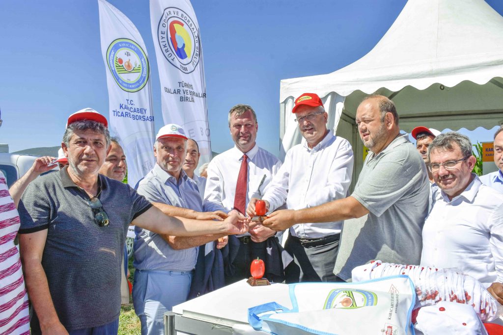 Salçalık domateste marka olan Karacabey’de domates fuarı