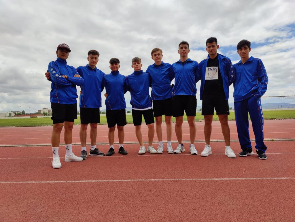 Bursa Nilüfer Özel Eğitim Meslek Lisesi Genç Erkekler Atletizm Takımı Türkiye 1. oldu